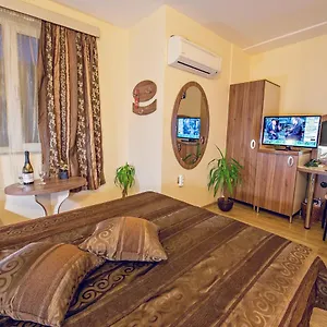3* מלון Color